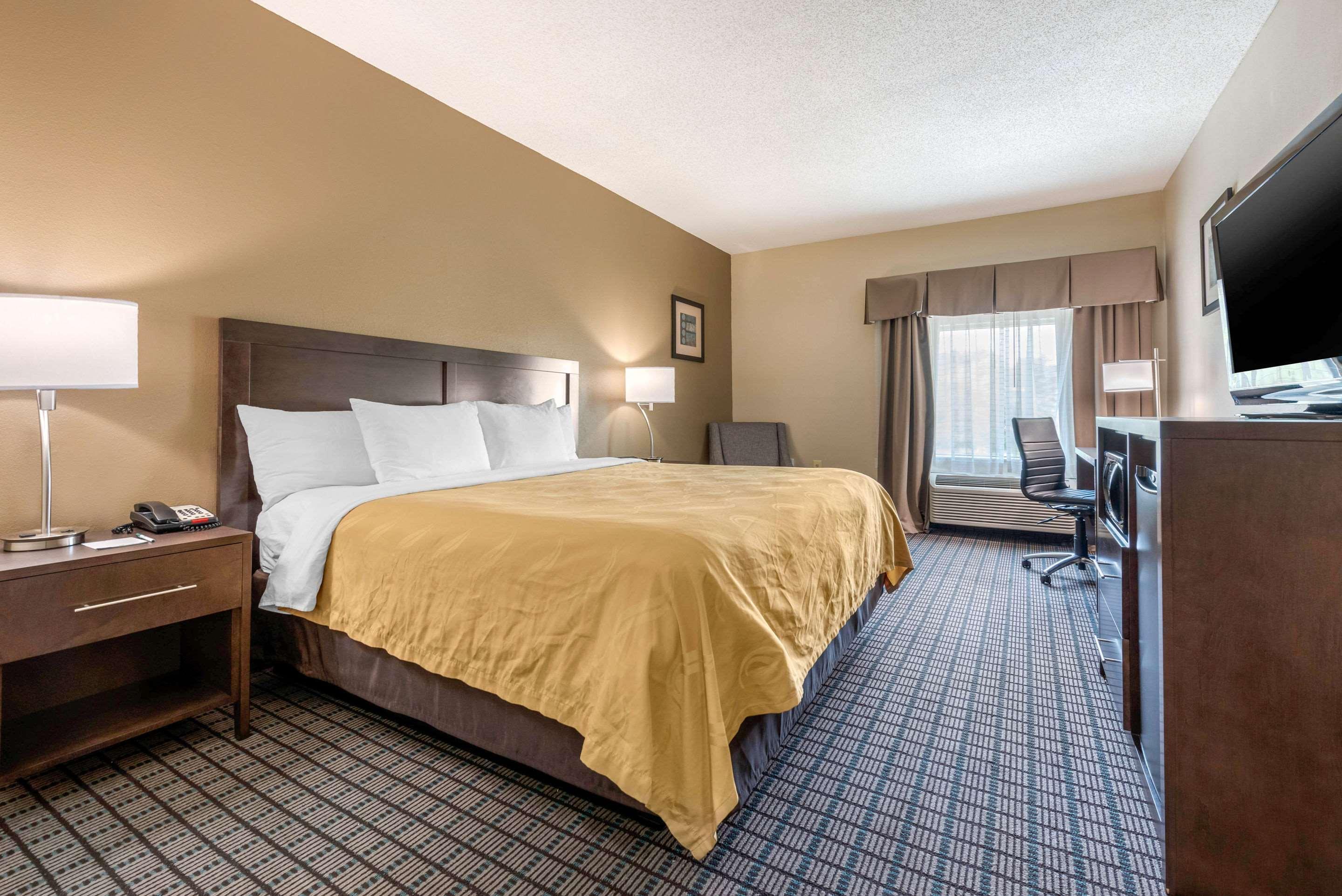 Comfort Inn & Suites Cincinnati Exterior photo