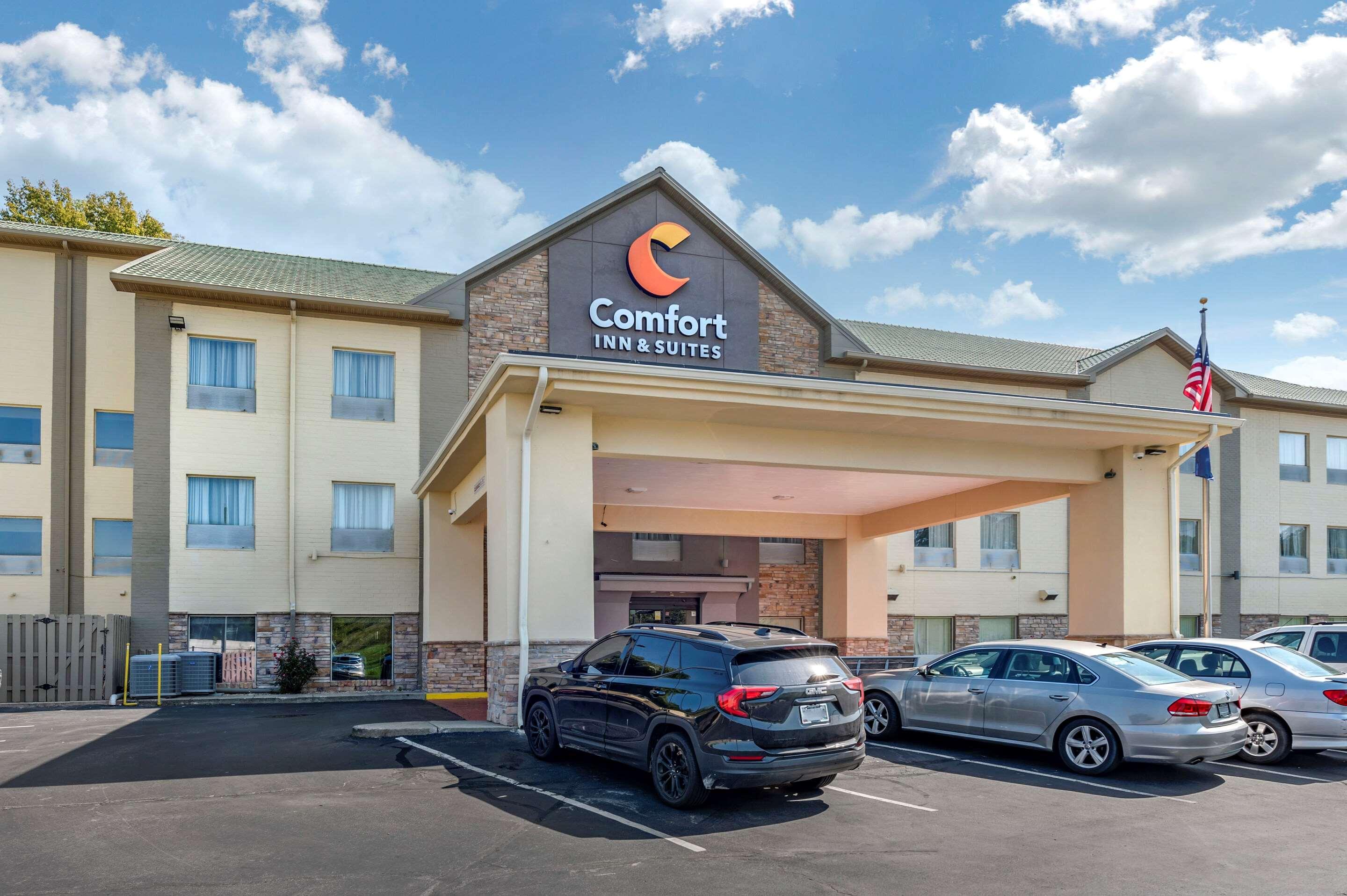 Comfort Inn & Suites Cincinnati Exterior photo
